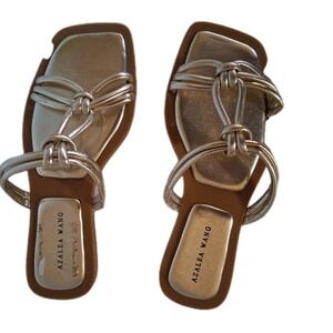 Women's Azalea Wang Sandal Size 7 *runs small* Gold‎ Tone NWOT Flats